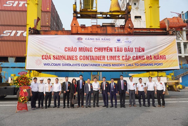 Chào đón chuyến tàu đầu tiên của hãng Sinotrans cập cảng Đà Nẵng.