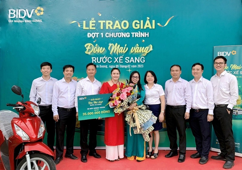 BIDV Bình Dương trao giải xe máy Honda Vision cho khách hàng trúng thưởng Đợt 1