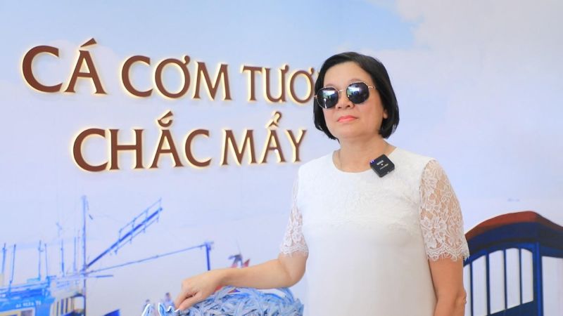 Cô Kim Hồng phấn khởi khi được đến tham quan nhà thùng Masan Phú Quốc.