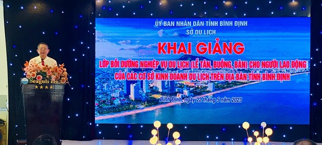 - Ông Trần Văn Thanh phát biểu tại Lễ khai giảng.