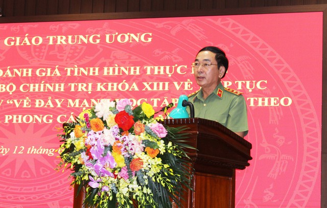 Thượng tướng Trần Quốc Tỏ, Ủy viên Trung ương Đảng, Phó Bí thư Đảng ủy Công an Trung ương, Thứ trưởng Bộ Công an tham luận tại Hội nghị