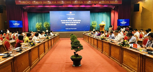 Quang cảnh Diễn đàn.