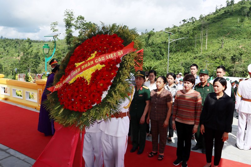 Thân nhân các Liệt sĩ