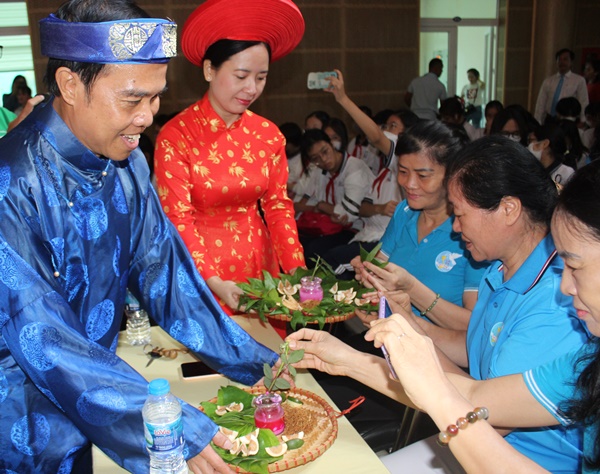 Hình ảnh mời trầu các đại biểu