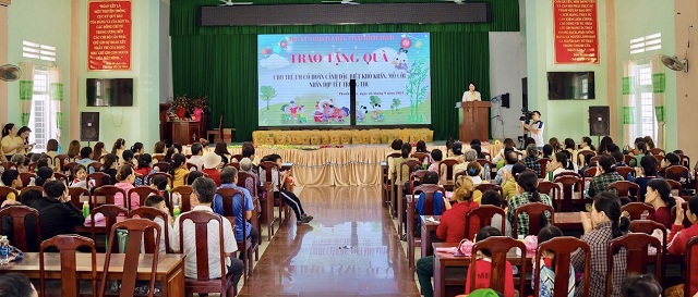 Quang cảnh Chương trình “Tặng quà Tết Trung thu – 2023”.