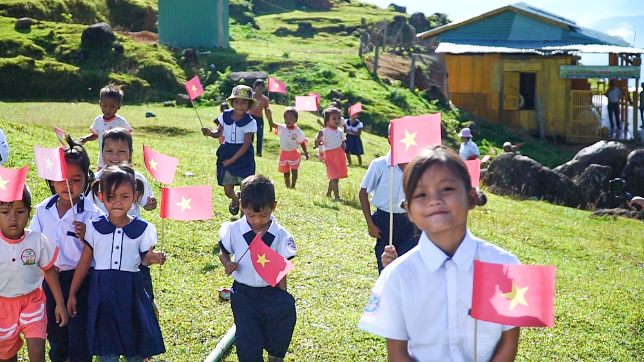 Chương trình “Cặp lá yêu thương – Em vui đến trường” đã hỗ trợ xây mới và cải tạo