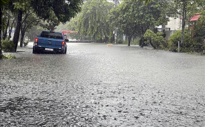 Mưa to gây ngập úng cục bộ một số khu dân cư tập trung tại thành phố Tam Kỳ, tỉnh Quảng Nam. Ảnh Trần Tĩnh/TTXVN