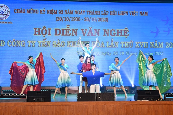 Văn nghệ chào mừng