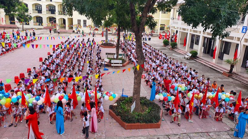 Lễ Khai giảng năm học mới ở Trường Tiểu học Đông Phong, huyện Yên Phong.