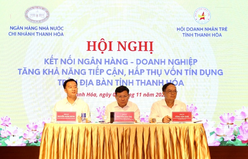 Các đồng chí lãnh đạo chủ trì hội nghị.