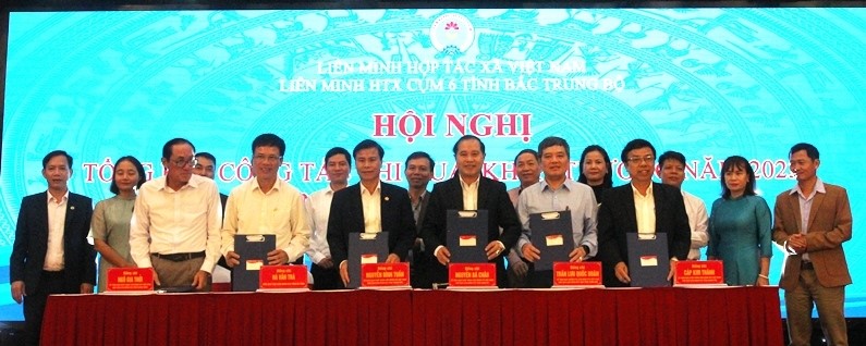 Liên minh HTX 6 tỉnh Bắc Trung bộ ký giao ước thi đua năm 2024.