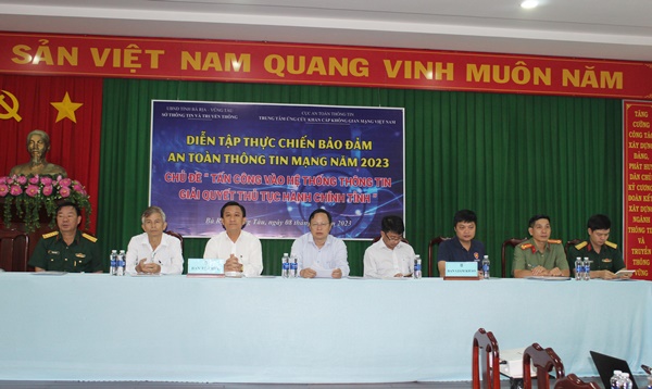 Ban tổ chức chức và Ban giám khảo diễn tập