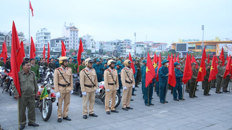 Các lực lượng tham dự lễ ra quân đảm bảo an ninh trật tự, an toàn giao thông tại thành phố Bắc Ninh.