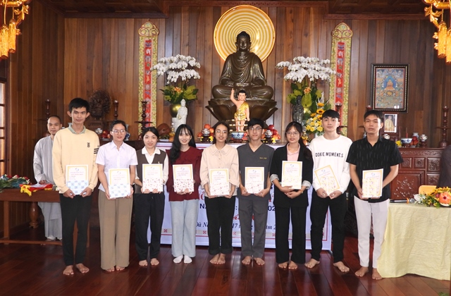 Trung tâm tương tế Thiện Tài trao tặng 15 suất học bổng cho các bạn sinh viên nghèo hiếu học trường Đại học Y khoa Huế