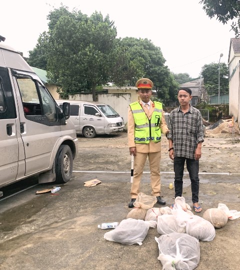 Bước đầu tài xế Bảo khai nhận số động vật hoang dã này do Bùi Thị Kim Cúc (sinh năm 1977), trú tại Khối 3B, thị trấn Khe Sanh, huyện Hướng Hóa thuê chở về TP. Đông Hà tiêu thụ.