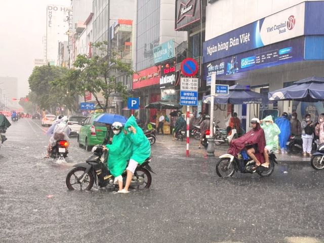 Các quận Liên Chiểu, Thanh Khê và Hải Châu có mưa, có nơi mưa vừa, trời rét, nhiệt độ 17-19oC, gió cấp 3, khu vực ven biển có gió cấp 4.