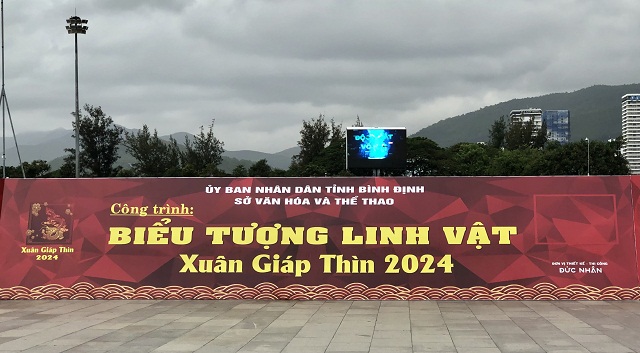 Công trình “Biểu tượng linh vật năm Giáp Thìn 2024”đang được triển khai. Ảnh: Viết Hiền