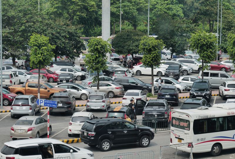 Việc thu phí không dừng hứa hẹn sẽ giúp giảm tình trạng ùn tắc tại lối ra của sân bay Nội Bài