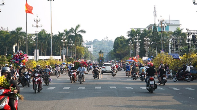 Chợ hoa Tết Giáp Thìn 2024 kết thúc họp chợ trước 21 giờ ngày 09/02/2024 (tối 30 tháng Chạp)