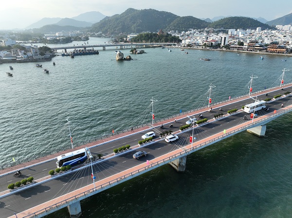 Giao thông trên cầu Trần Phú- Nha Trang trong ngày Tết