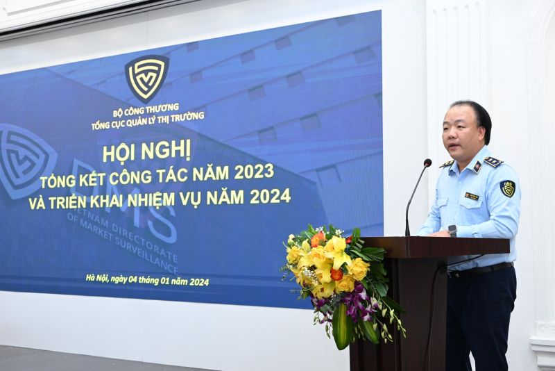 Tổng cục trưởng Trần Hữu Linh báo cáo kết quả công tác Quản lý thị trường năm 2023.