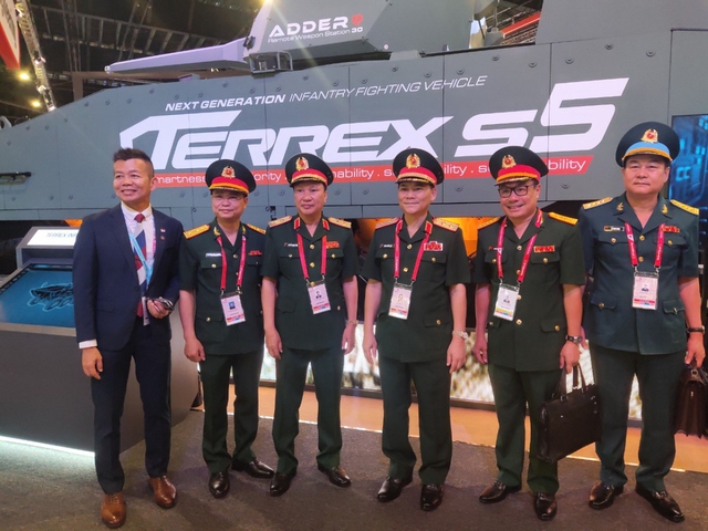 Đoàn đại biểu Bộ Quốc phòng Việt Nam tham dự Singapore Airshow