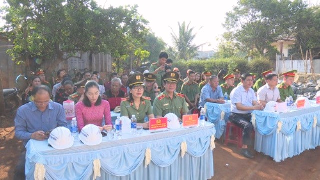 Buổi khởi công