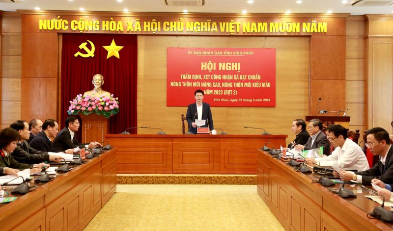 Phó Chủ tịch UBND tỉnh Nguyễn Văn Khước chủ trì hội nghị. Ảnh Thế Hùng