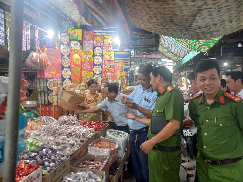 Lực lượng chức năng tập trung kiểm tra, kiểm soát thị trường hàng hóa dịp trước, trong và sau Tết Nguyên đán Giáp Thìn năm 2024.