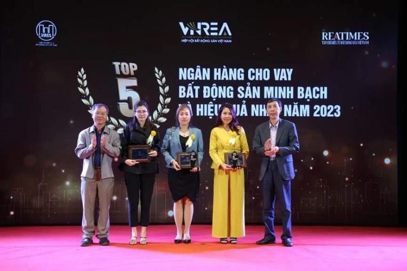 Top 5 Ngân hàng cho vay bất động sản minh bạch và hiệu quả nhất năm 2023 được BTC Vinh danh tại buổi lễ