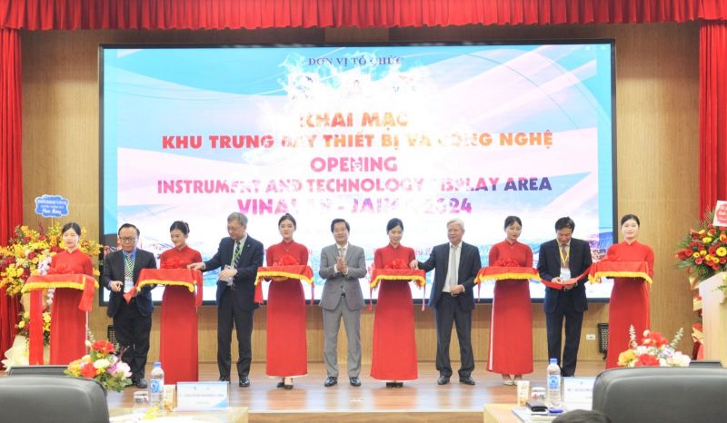 Các Đại biểu cắt băng Khai mạc Triển lãm VinaLab - Jaima 2024.