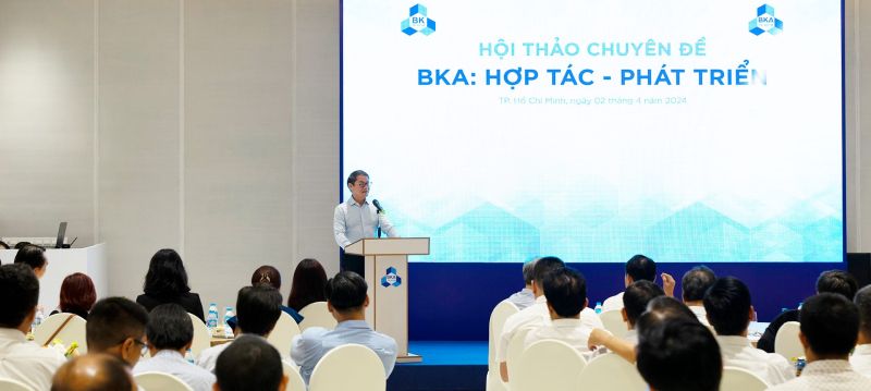 Chủ tịch HĐQT THACO, Chủ tịch BKA Trần Bá Dương phát biểu tại Hội thảo