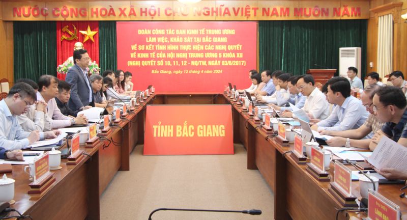 Quang cảnh buổi làm việc.