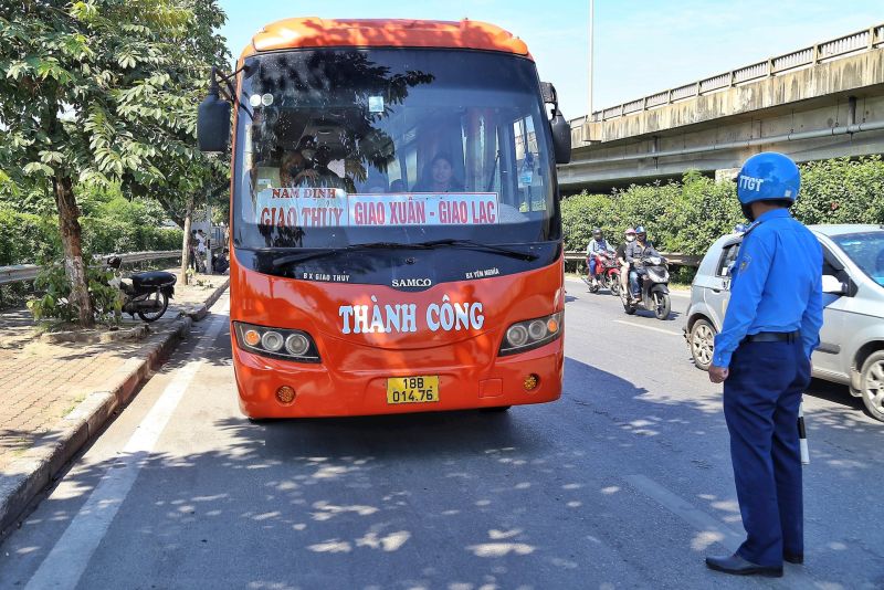 Lực lượng chức năng kiểm tra