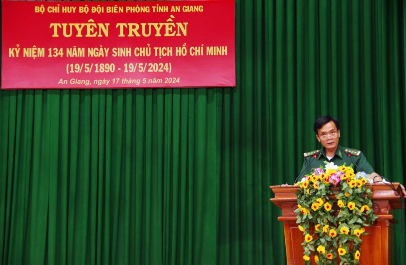 Thượng tá Châu Quang Thái, Phó Chủ nhiệm chính trị BĐBP tỉnh chủ trì buổi tuyên truyền