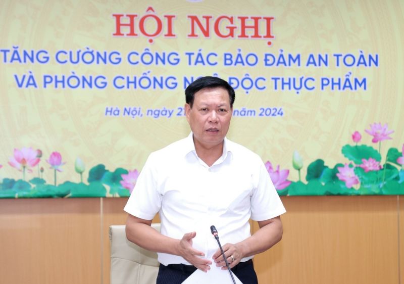 Thứ trưởng thường trực Bộ Y tế, Đỗ Xuân Tuyên chủ trì hội nghị