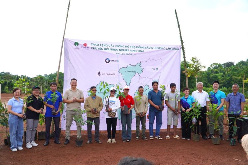 Treebank cùng đơn vị tài trợ trao cây giống sinh kế cho đồng bào dân tộc thiểu số ở Lâm Đồng