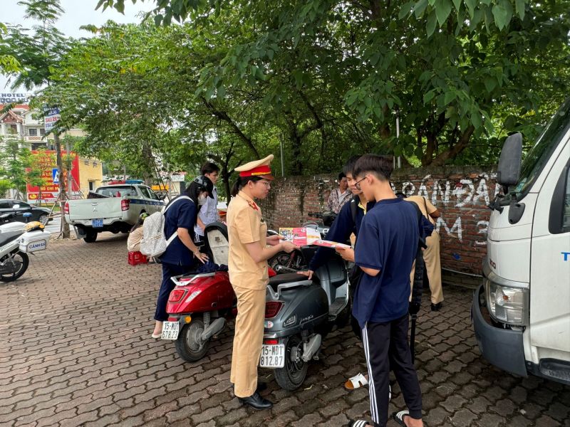 Tuyên truyền an toàn giao thông cho học sinh, sinh viên