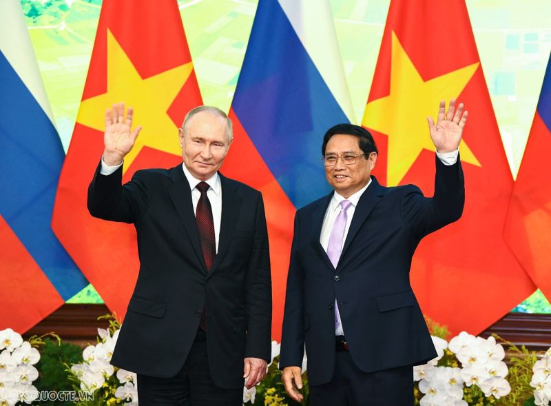 Thủ tướng Chính phủ Phạm Minh Chính đón Tổng thống Nga Vladimir Putin.