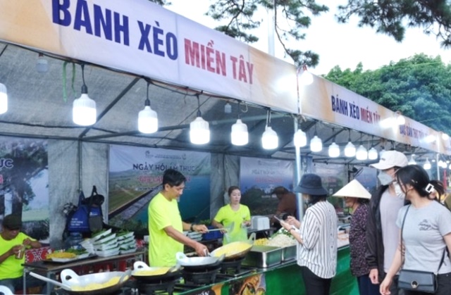 Gian hàng bánh xèo Miền Tây