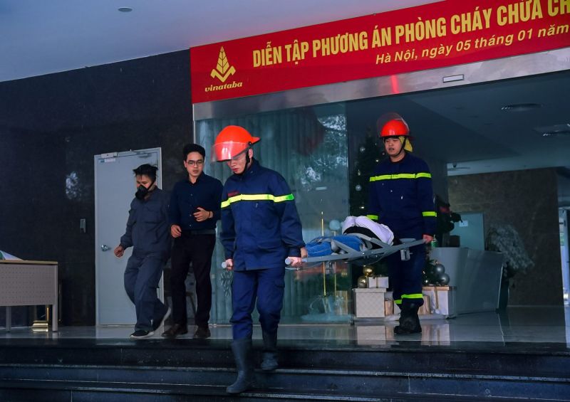 Diễn tập phương án phòng cháy, chữa cháy tại Văn phòng Tổng công ty Thuốc lá Việt Nam