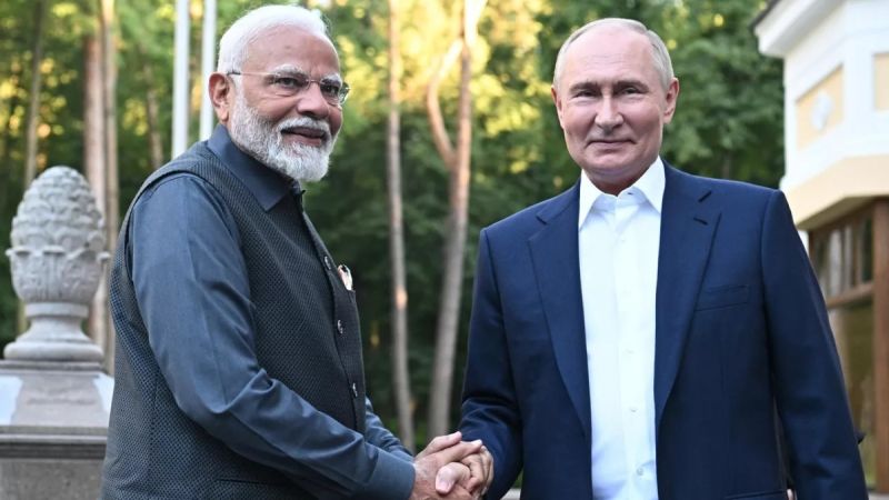 Tổng thống Nga Vladimir Putin và Thủ tướng Ấn Độ Narendra Modi trong cuộc gặp. Ảnh: Ria Novosti