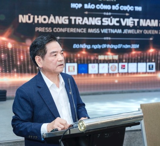 TS. Lê Ngọc Dũng - Ủy viên Ủy ban Trung ương Mặt trận Tổ quốc Việt Nam, Chủ tịch Hội Nghệ nhân và Thương hiệu Việt Nam, Chủ tịch Hội Mỹ nghệ Kim hoàn Đá quý Việt Nam, Viện trưởng Viện Nghiên cứu và phát triển Đạo mẫu Việt Nam, Trưởng ban Tổ chức cuộc thi.