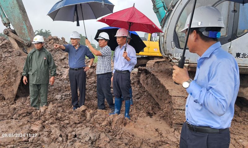 Chủ tịch HĐTV EVN Đặng Hoàng An và đoàn công tác kiểm tra tiến độ thi công móng chưa hoàn thành Dự án đường dây 500kV NMNĐ Nam Định I – Phố Nối