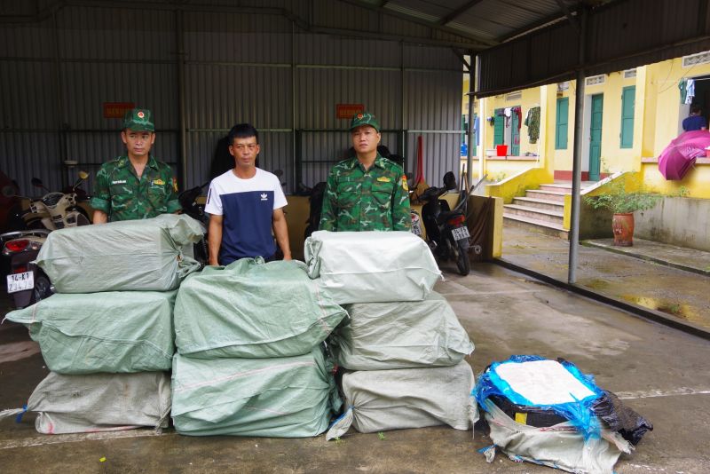 Trong quá trình tuần tra kiểm soát, Đồn Biên phòng Trà Cổ phát hiện đối tượng vận chuyển nầm lợn không rõ nguồn gốc.