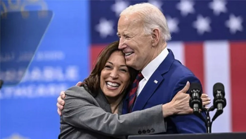 Tổng thống Mỹ Joe Biden và Phó Tổng thống Kamala Harris tại một sự kiện ở Raleigh, North Carolina, ngày 26/3/2024. (Ảnh: AP/TTXVN)