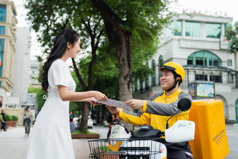 Bưu điện Việt Nam là doanh nghiệp bưu chính tiên phong sử dụng xe điện trong giao hàng với khát vong xây dựng một nền “bưu chính xanh”, thúc đẩy ý thức bảo vệ môi trường trong mỗi người dân, cộng đồng