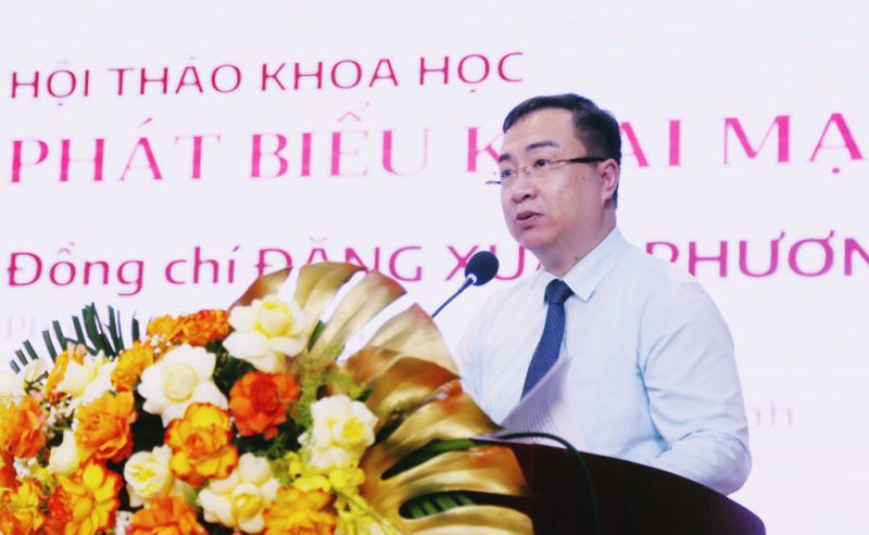 Ông Đặng Xuân Phương, Phó Bí thư Tỉnh ủy, Trưởng đoàn ĐBQH tỉnh, phát biểu khai mạc hội thảo.