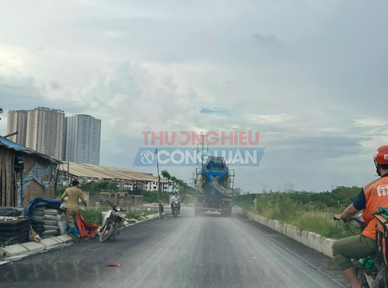 Cư dân khu vực và người tham gia giao thông là đối tượng phải hứng chịu những cơn mưa bụi, bẩn và ô nhiễm tiếng ồn.