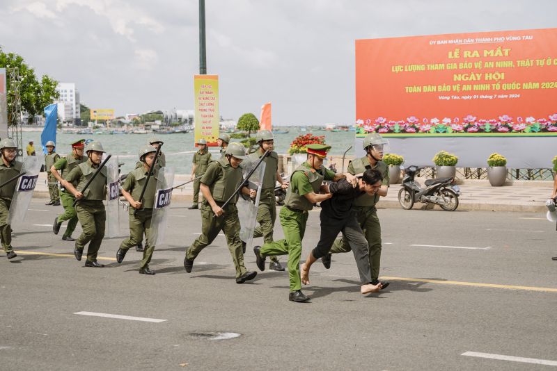 Một cảnh trong buổi diễn tập tại lễ ra mắt lực lượng tham gia bảo vệ ANTT ở cơ sở TP Vũng Tàu